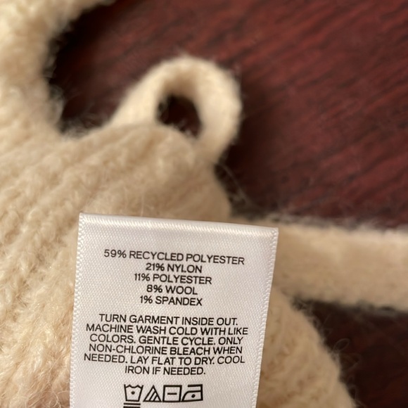 Express Sweater - Picture 11 of 11